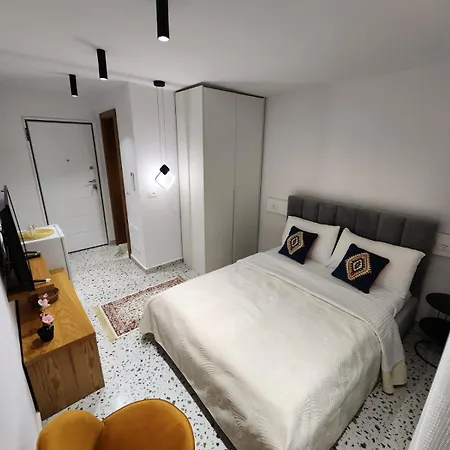 Pietro 3 * Tirana